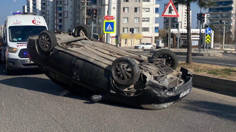 Diyarbakır'da otomobil takla attı: 6 yaralı