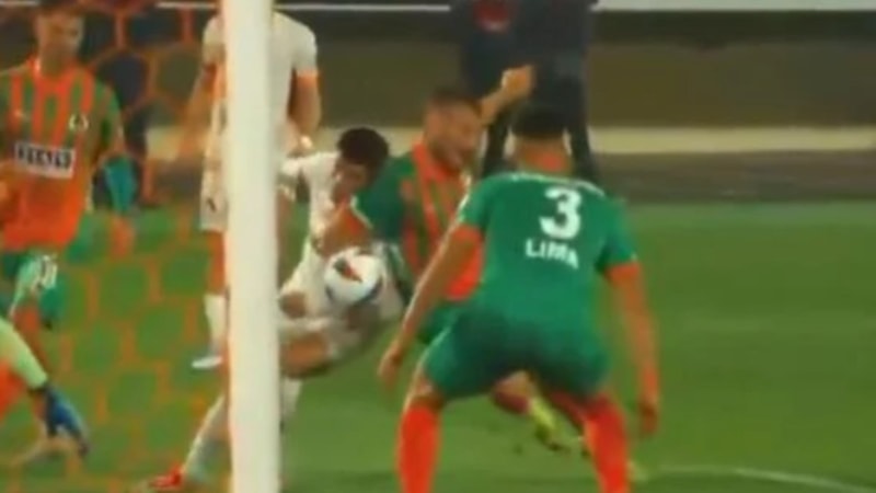 Galatasaray'dan penaltı itirazı! Oyun devam etti