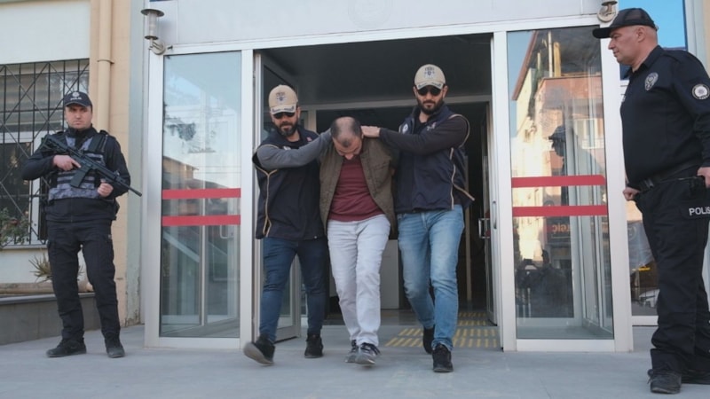 Mersin'de Cumhurbaşkanı ve ailesine küfreden şüpheli tutuklandı