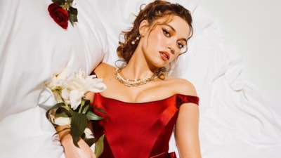 Afra Saraçoğlu Paris Moda Haftası'nda! Siyahlar içinde göz kamaştırdı