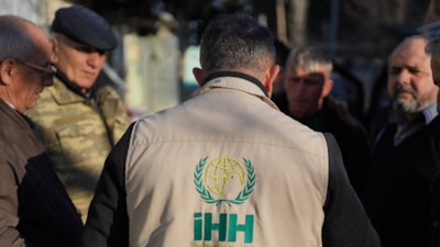 İHH'dan kardeş Azerbaycan'a yardım: Ramazan kumanyası dağıtıldı