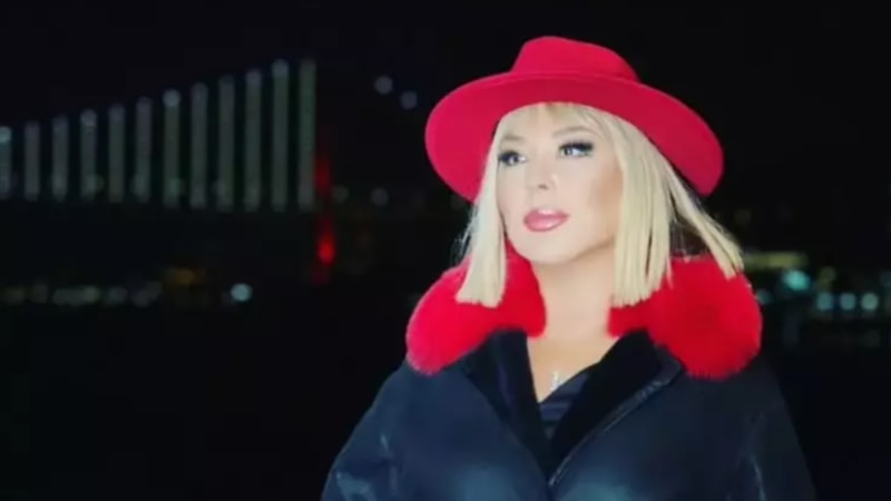 Safiye Soyman photoshop'lu paylaşımlarına devam ediyor