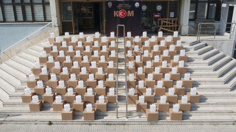 Denizli'de sahte alkol yapmaya çalışan şahıslar yakalandı