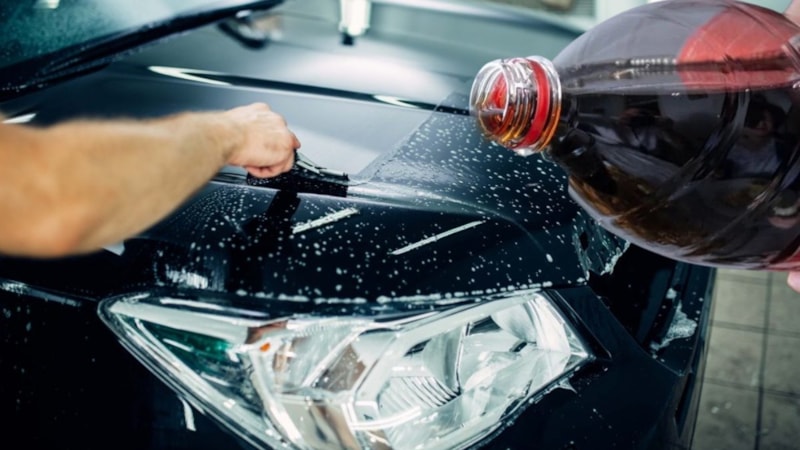 Kaportacıların sırrı ortaya çıktı! Arabanızın kaputuna kola dökün, sonucu görün