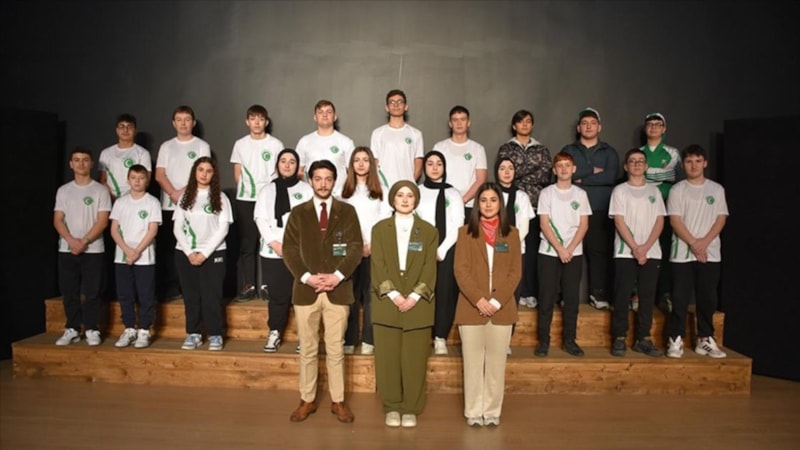 Öğrencilerinin bağımlılığa karşı farkındalık şiirini şarkıya uyarladılar