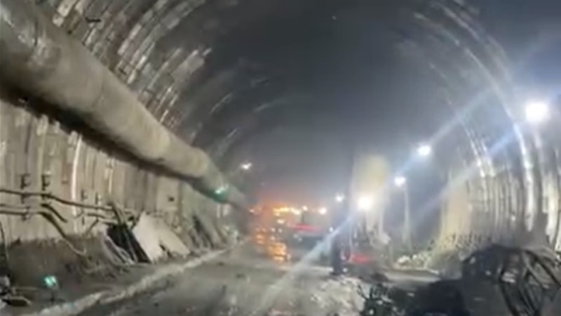 Sakarya'da tünel inşaatında vinçten düşen işçi öldü