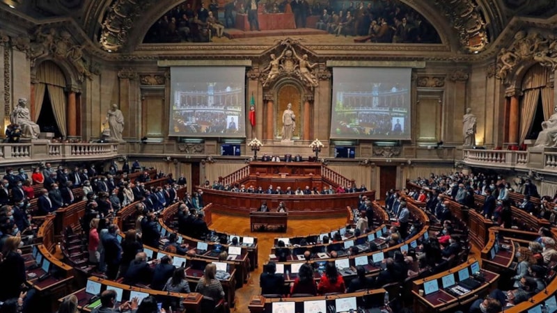 Portekiz'de hükümet düştü