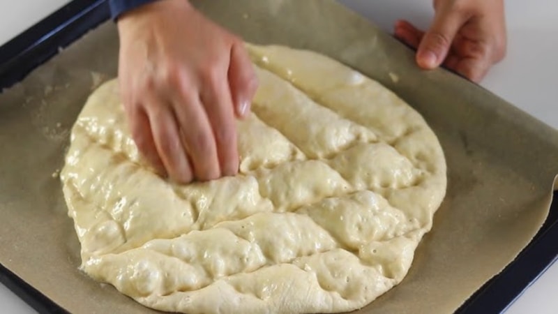 Fırıncıların meşhur sosu! Yumurta sarısı yerine sürün, bakın nasıl kızarıyor...