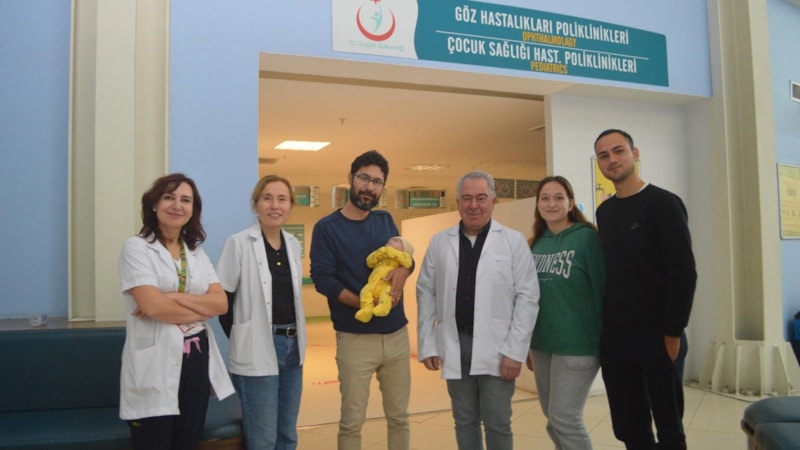 Muğla'da organları dışarıda doğan bebek ameliyat oldu