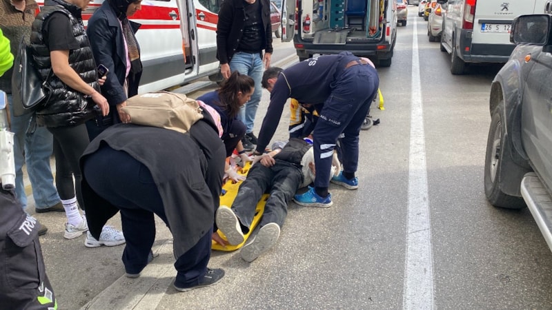 Eskişehir'de yerde yatan yaralı motosiklet sürücüsünü oğlu sandı