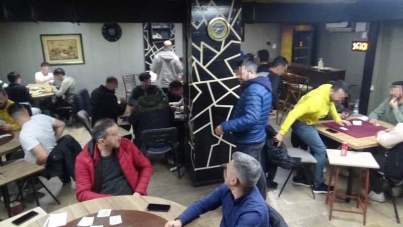 Bolu'da iftar sonrası kahvehanelere baskın: 130 kişi denetlendi