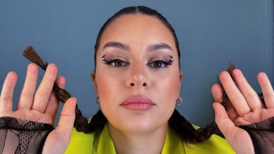 Hem anne hem şarkıcı! Atiye bebeğiyle stüdyoya girdi!