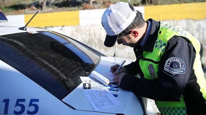 Düzce'de yüksek sesle müzik dinleyen sürücülere ceza