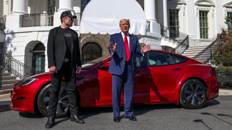 Trump ve Musk'ın Tesla araçlarla pozu sonrası ABD'li 4 senatörden soruşturma talebi