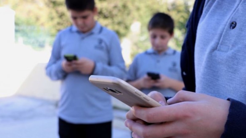 Okullarda yeni dönem: Akıllı telefon kullanımı yasaklandı