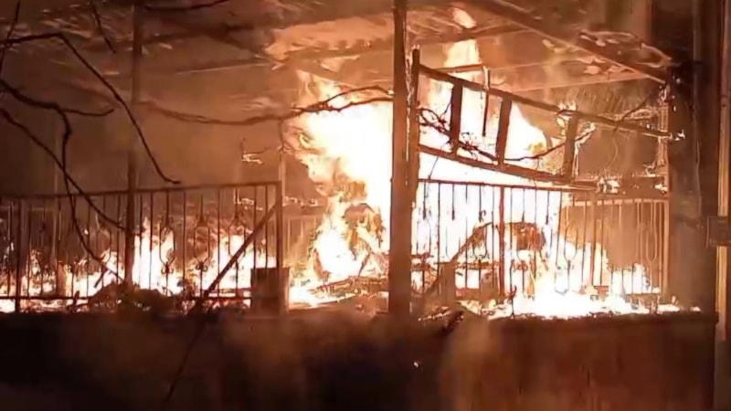 Bartın'da peş peşe patlamaların ardından alevler yükseldi