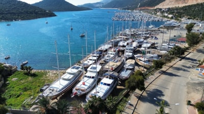 Antalya'da tur tekneleri ve yatlar yeni sezona hazırlanıyor