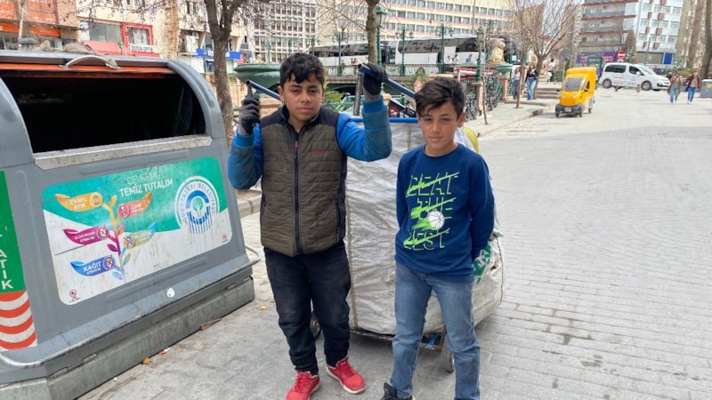 Eskişehir'de geri dönüşüm işçiliği yapan küçük çocuktan yürek burkan açıklamalar