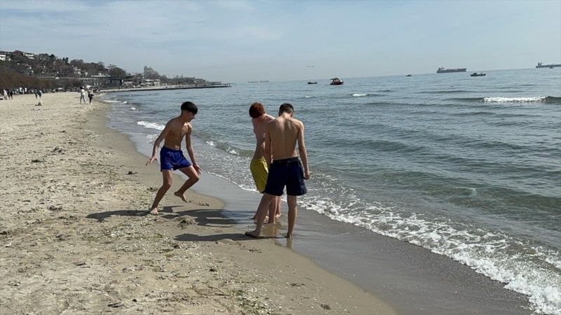 İstanbulluların sıcak havada deniz keyfi