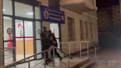 İstanbul'da bir araç sürücüsünü darbedip kaçan şüpheliye gözaltı