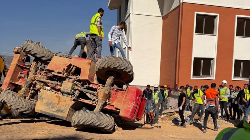 Adıyaman’da iş makinesi devrildi: 1 yaralı