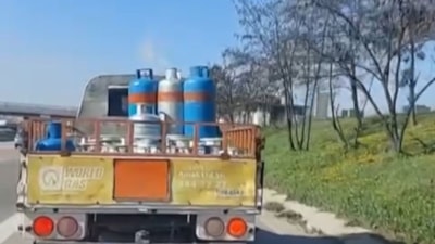 Bursa'da tüp kamyonunun lastiği patladı: Korku dolu anlar kamerada