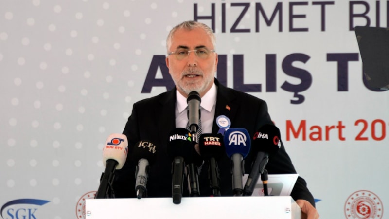 Vedat Işıkhan: Herkese birinci sınıf sağlık hizmeti sunan tek ülkeyiz