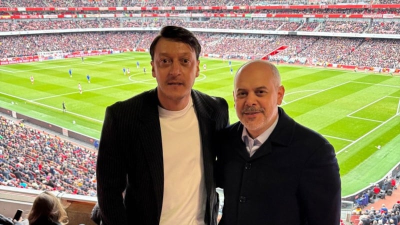 Arsenal - Chelsea derbisini Mesut Özil ve Akif Çağatay Kılıç birlikte izledi