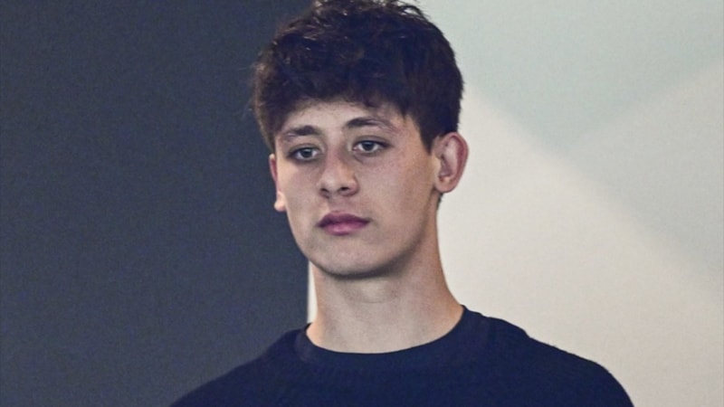 Arda Güler, Fenerbahçe - Samsunspor maçını tribünden takip etti