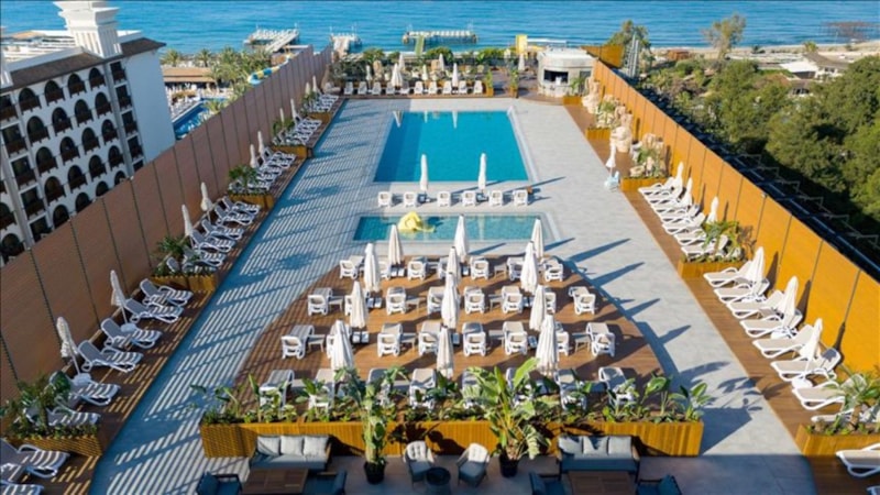 Antalya'da kadın sayısını geçmesin diye erkek turistleri reddeden otele para cezası