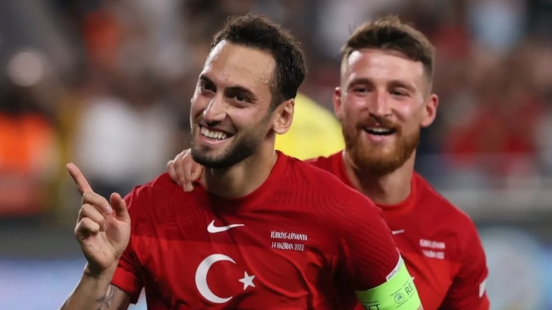 Almanya’da, Türk kökenli futbolcuların milli takım tercihleri tartışılıyor