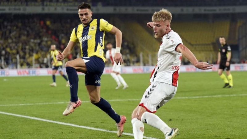 Fenerbahçe şampiyonluk yolunda ağır yaralı