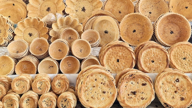 Nakış gibi işleniyor, tandırda pişiriliyor; Özbeklerin vazgeçilmez lezzeti...