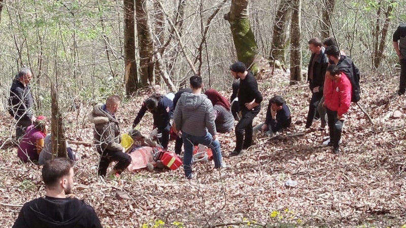 Sakarya'da devrilen traktörün sürücüsü öldü