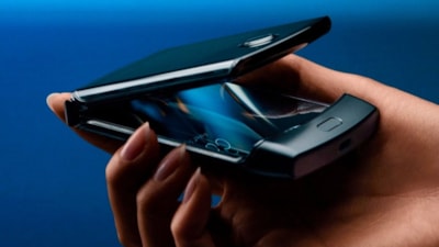 Motorola'dan yeni katlanabilir telefon hamlesi