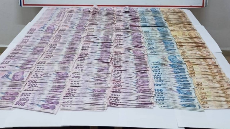 Bursa'da adlarının cinayet soruşturmasına karıştığını söyleyip 115 bin lira dolandırdılar