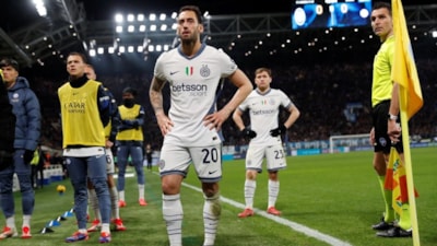 Inter maçında korku dolu anlar: Hakan Çalhanoğlu'ndan megafonla yardım istediler