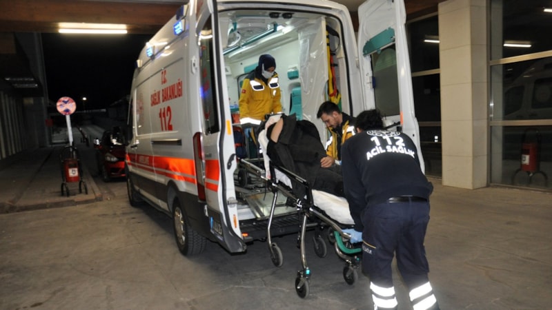 Karaman'da sokak ortasında bıçaklı saldırı