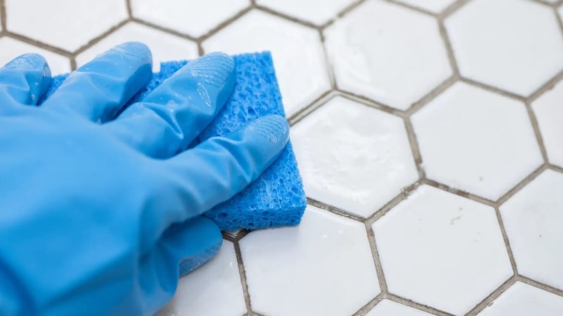 Banyo fayanslarına sürün, kar gibi beyazladığını görün...