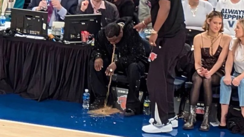 Ünlü komedyen NBA maçında sahaya kustu