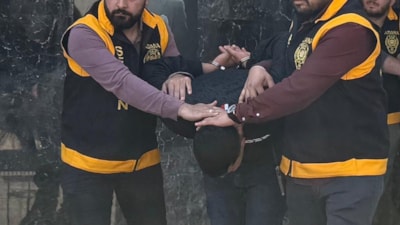 Adana'da silikon maskeli şüpheliler kalaşnikofla yakalandı