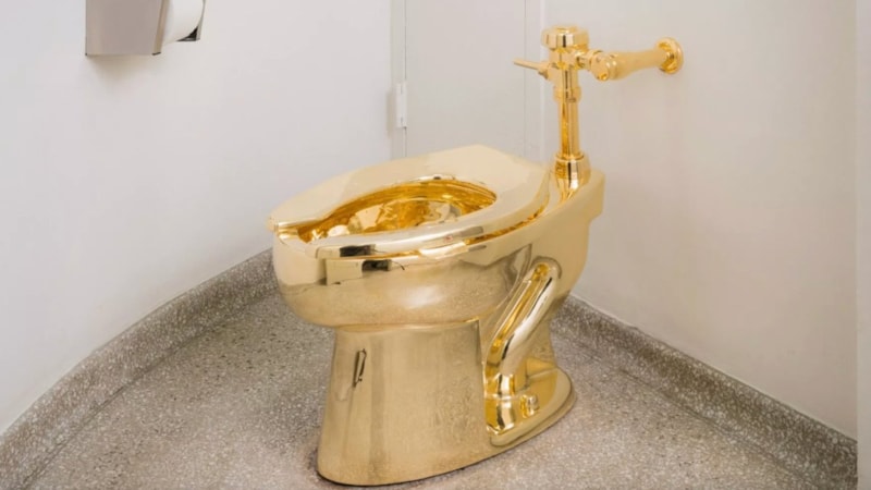 İngiltere'de saraydan altın klozeti çalan hırsızlar suçlu bulundu