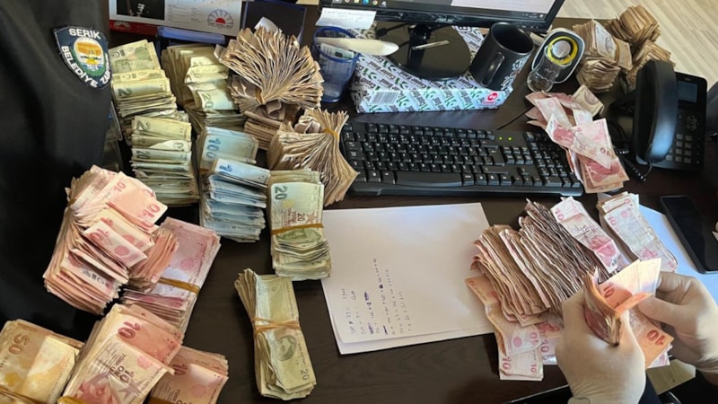 Antalya'da dilencinin üzerinden 45 bin lira çıktı