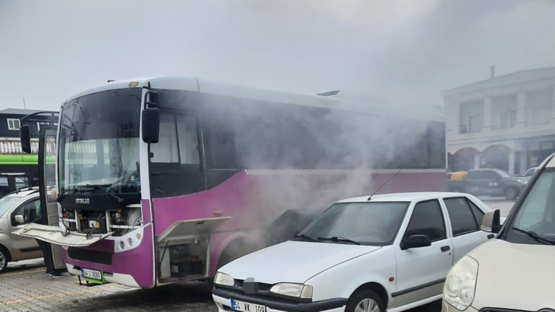 Sakarya'da park halindeki otobüste yangın