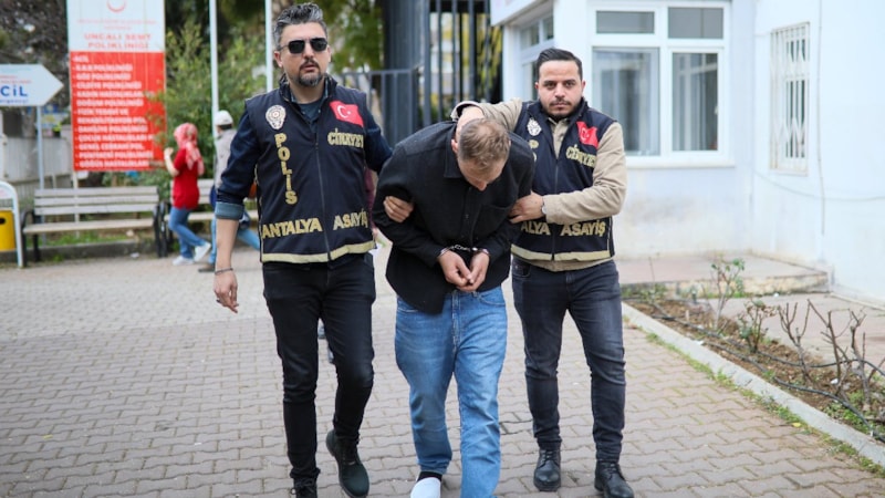 Antalya'da babasını 5 bıçak darbesiyle öldürdü