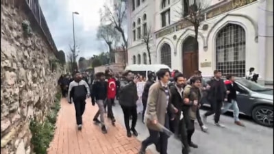 İstanbul Üniversitesi'nde İmamoğlu protestosu