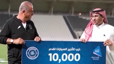 Ayın teknik direktörü seçilen Fatih Terim'e para ödülü