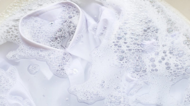 Kadir Ezildi de böyle yıkıyor; Beyazları kar gibi yapan işlem...