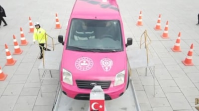 Afyonkarahisar'da simülasyon aracıyla emniyet kemeri eğitimi