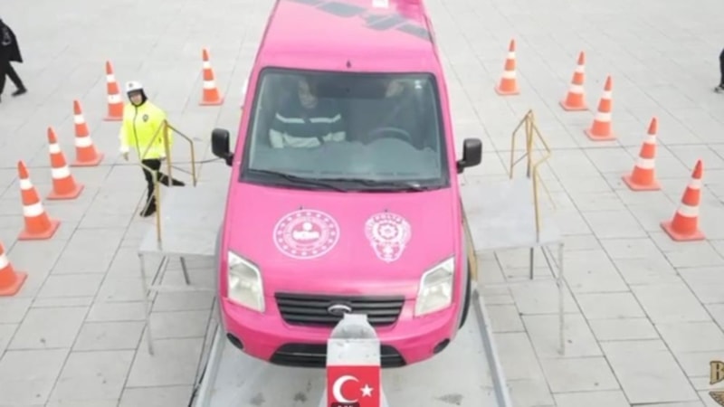 Afyonkarahisar'da simülasyon aracıyla emniyet kemeri eğitimi